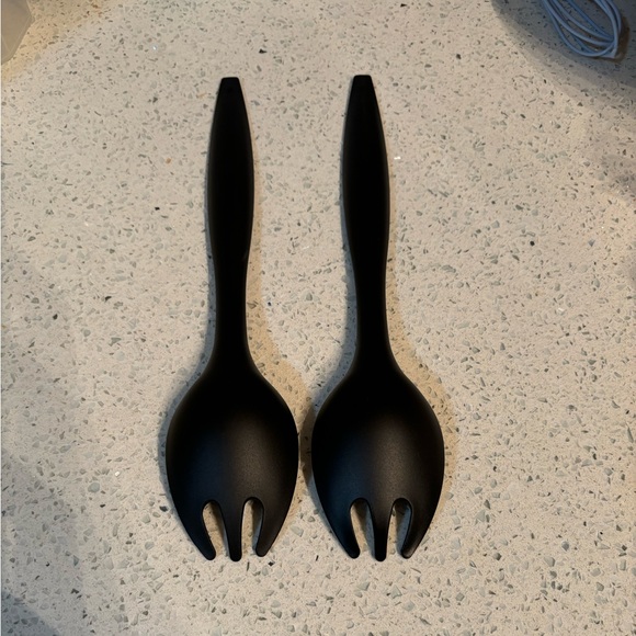 BNWT Tupperware salad Tongs - Picture 2 of 2